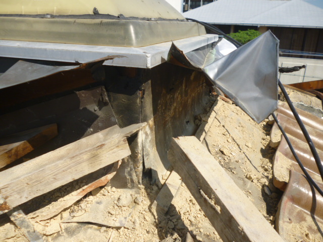 屋根　灯り取り修繕　雨漏れ　/ 名古屋市瑞穂区